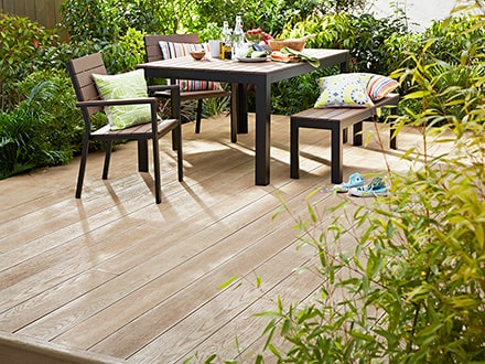 Golden Oak alfresco